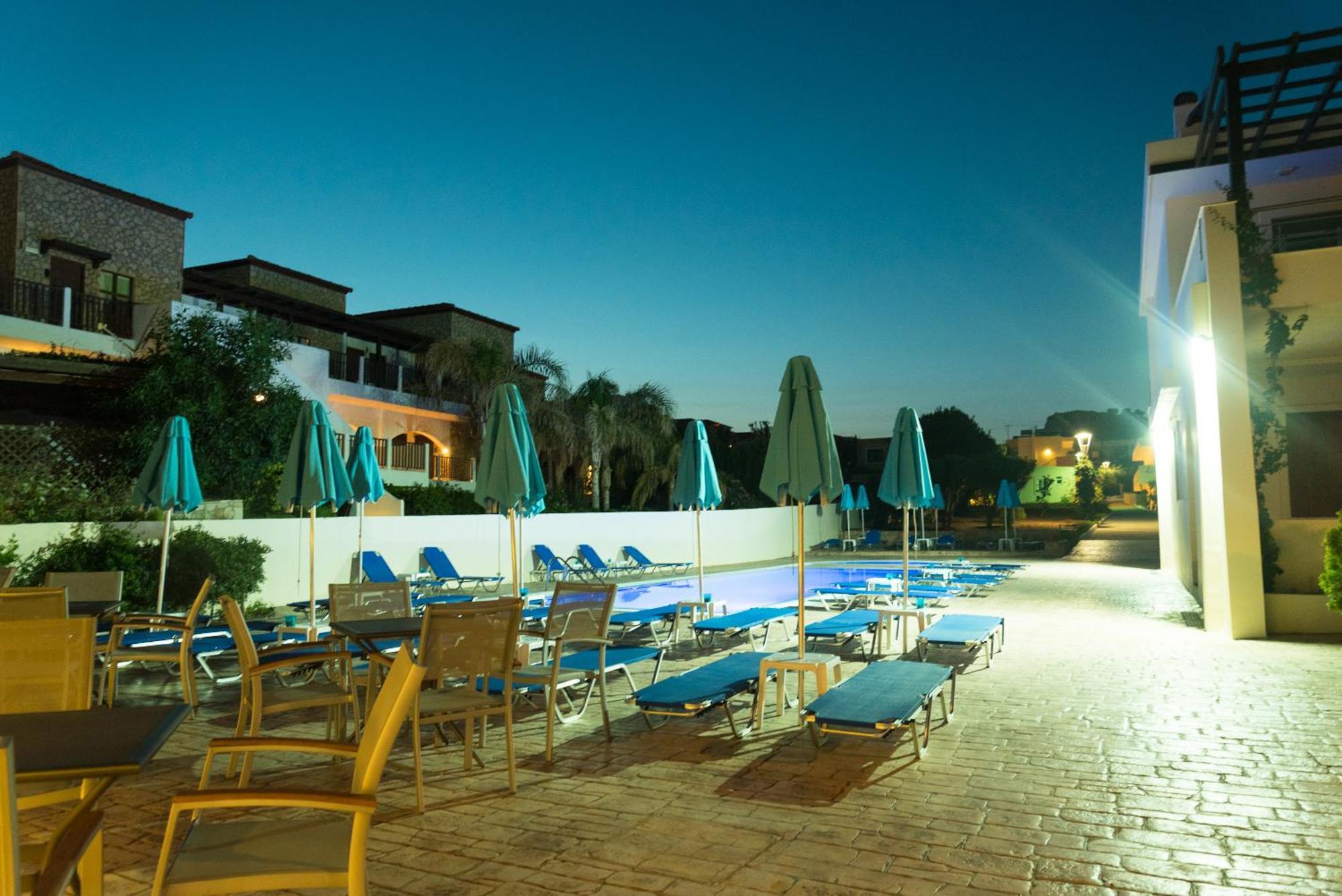 Amaryllis Front Beach Hotel ラルドス エクステリア 写真