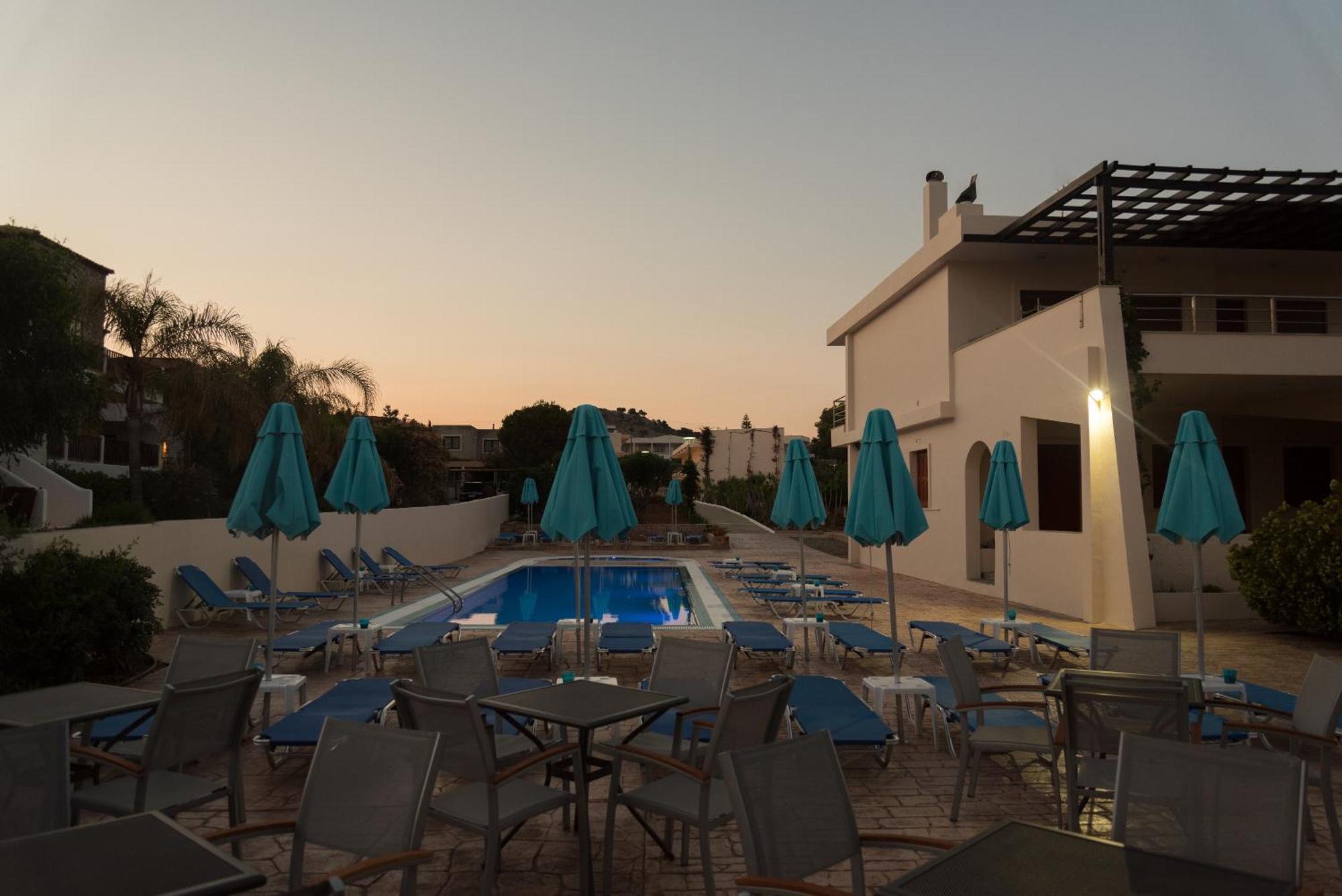 Amaryllis Front Beach Hotel ラルドス エクステリア 写真