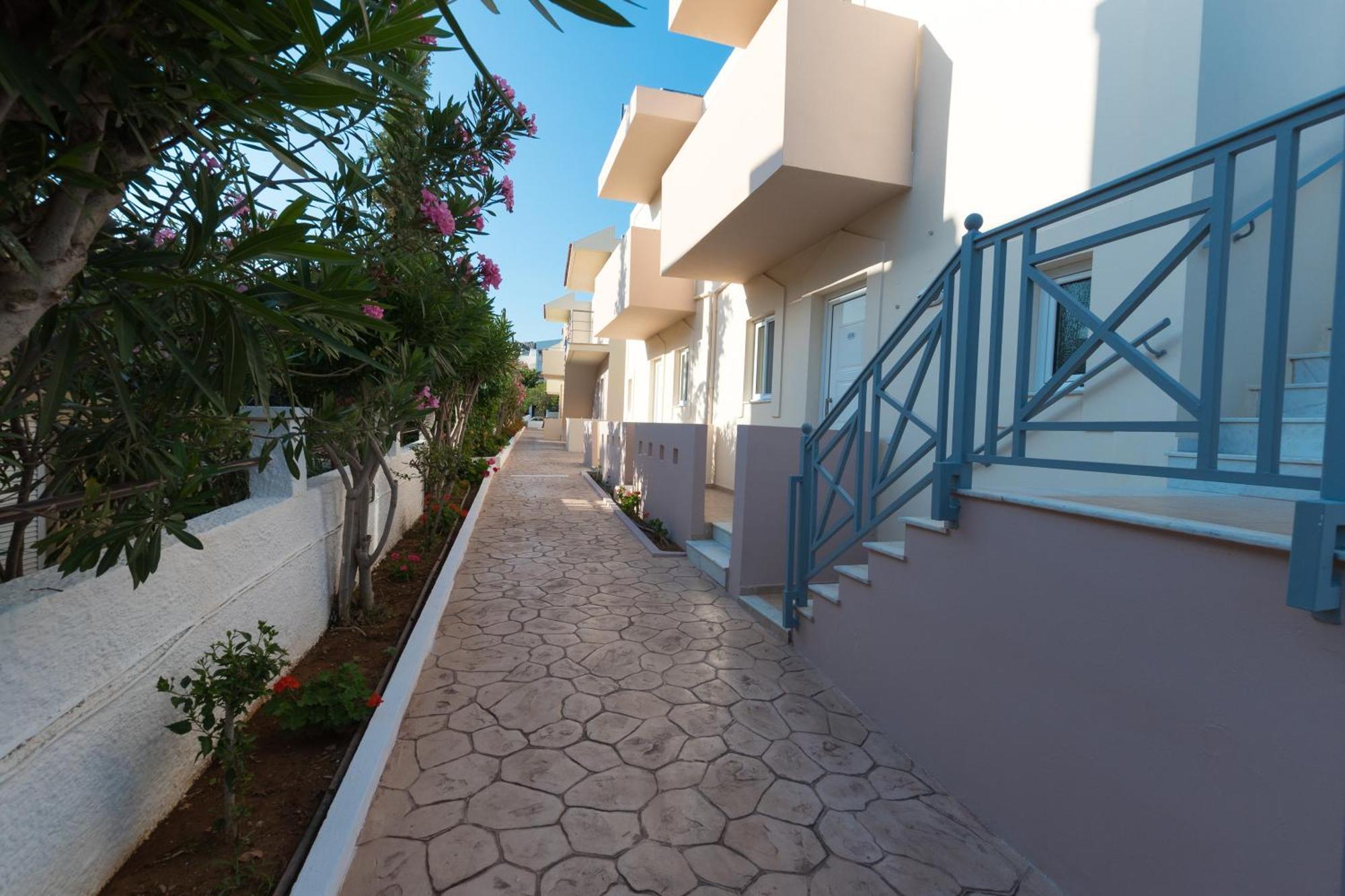 Amaryllis Front Beach Hotel ラルドス エクステリア 写真