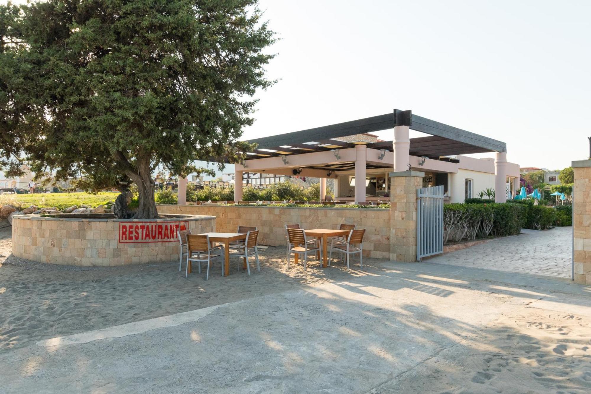 Amaryllis Front Beach Hotel ラルドス エクステリア 写真
