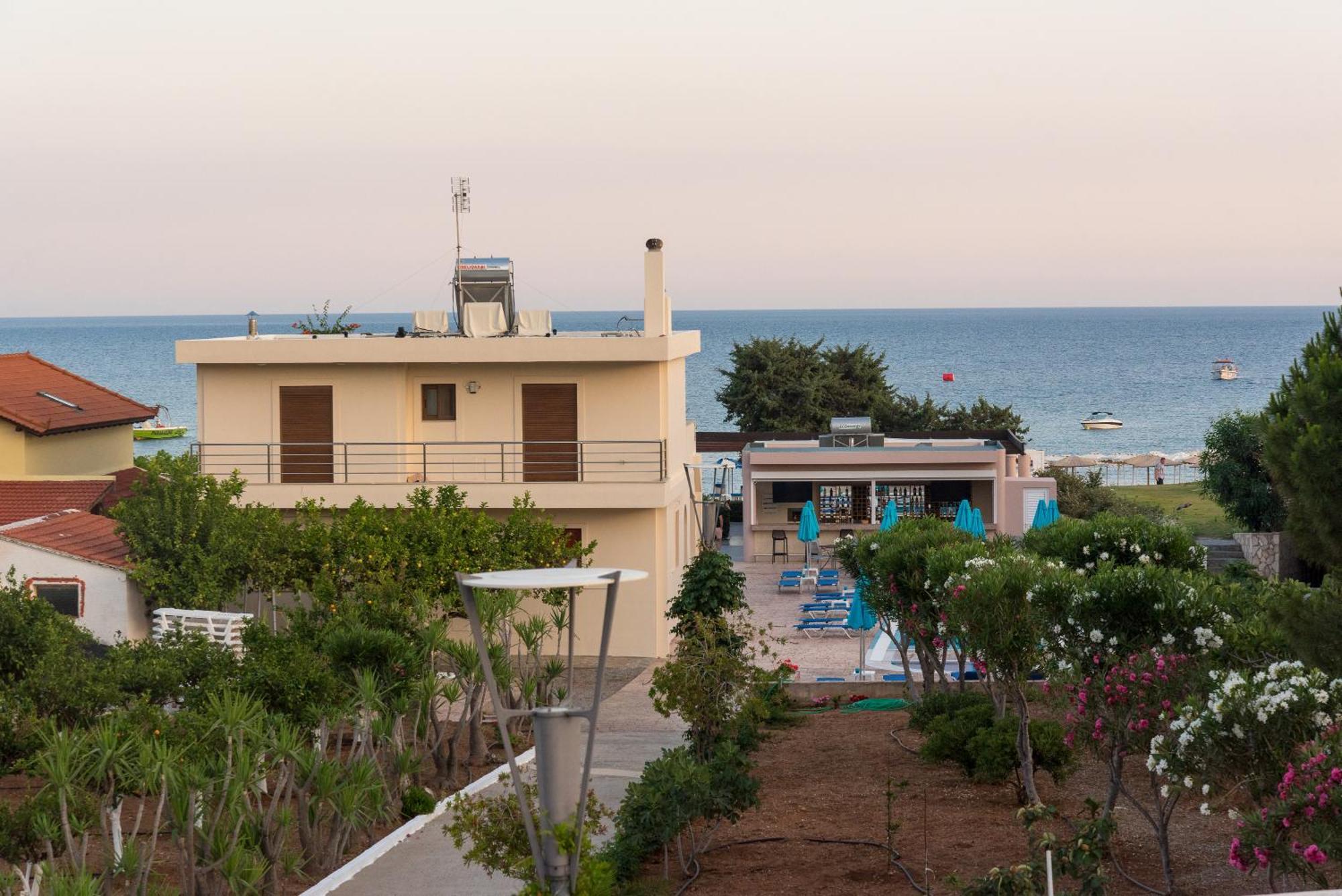Amaryllis Front Beach Hotel ラルドス エクステリア 写真