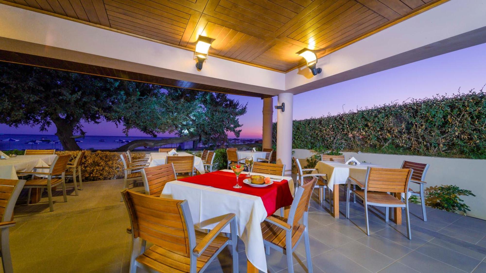 Amaryllis Front Beach Hotel ラルドス エクステリア 写真