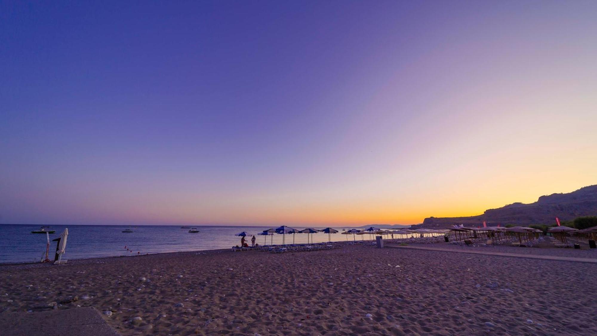 Amaryllis Front Beach Hotel ラルドス エクステリア 写真