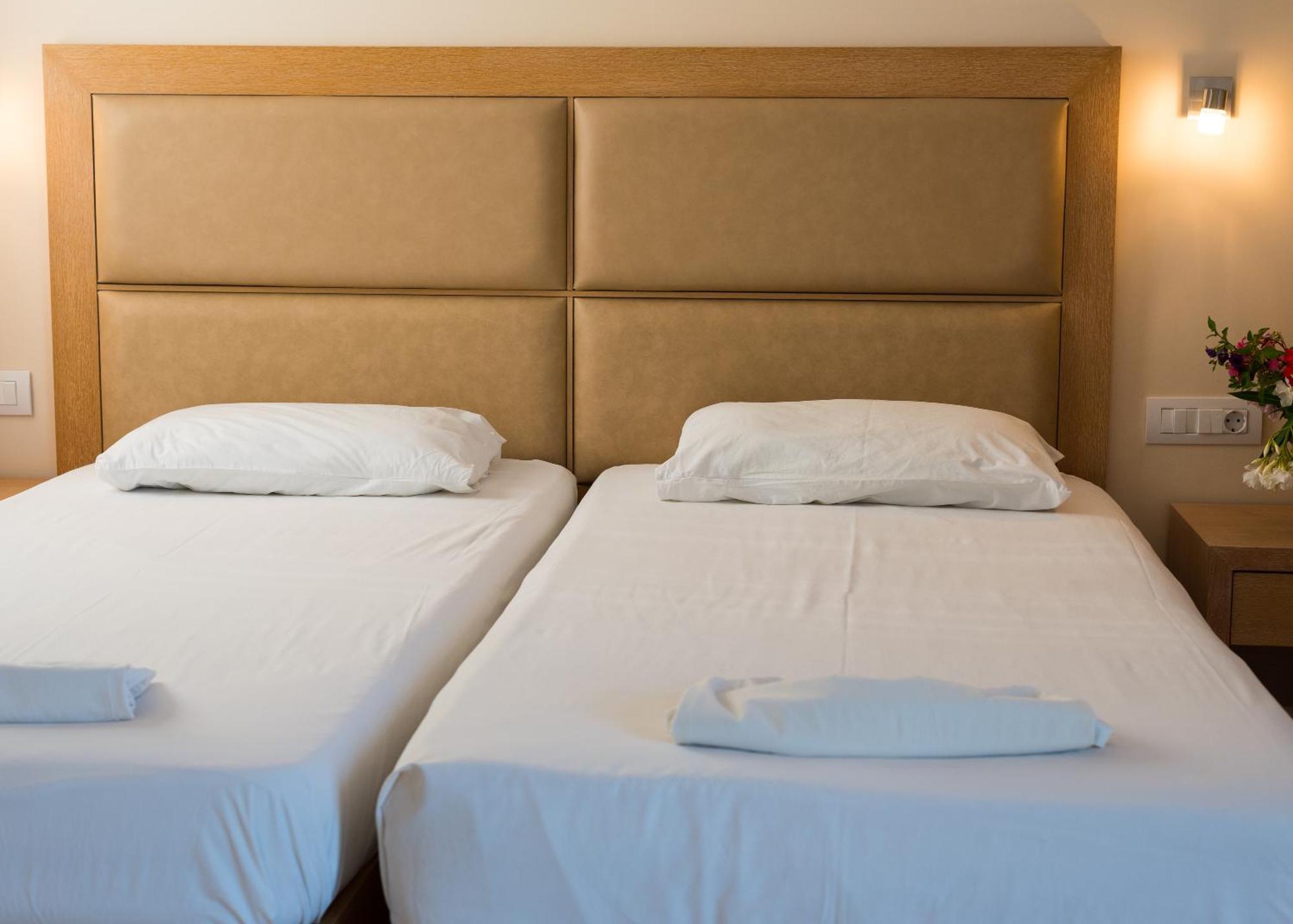 Amaryllis Front Beach Hotel ラルドス エクステリア 写真